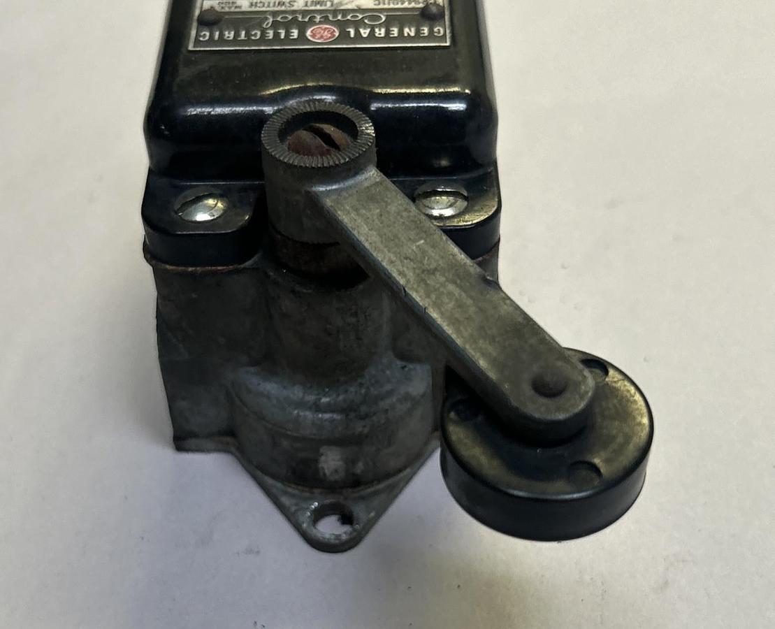 Used GENERAL ELECTRIC,CR9440J1C,LIMIT SWITCH