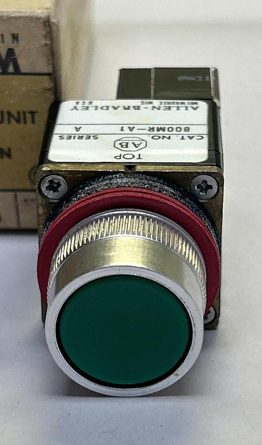 ALLEN BRADLEY,800MR-A1A,GREEN PUSH BUTTON NOS