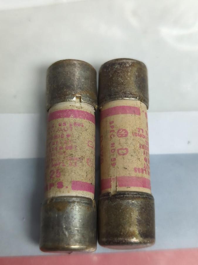 Used GOULD SHAWMUT,TR-25,TRI-ONIC 25 AMP FUSE LOT OF 2 PRE-OWNED