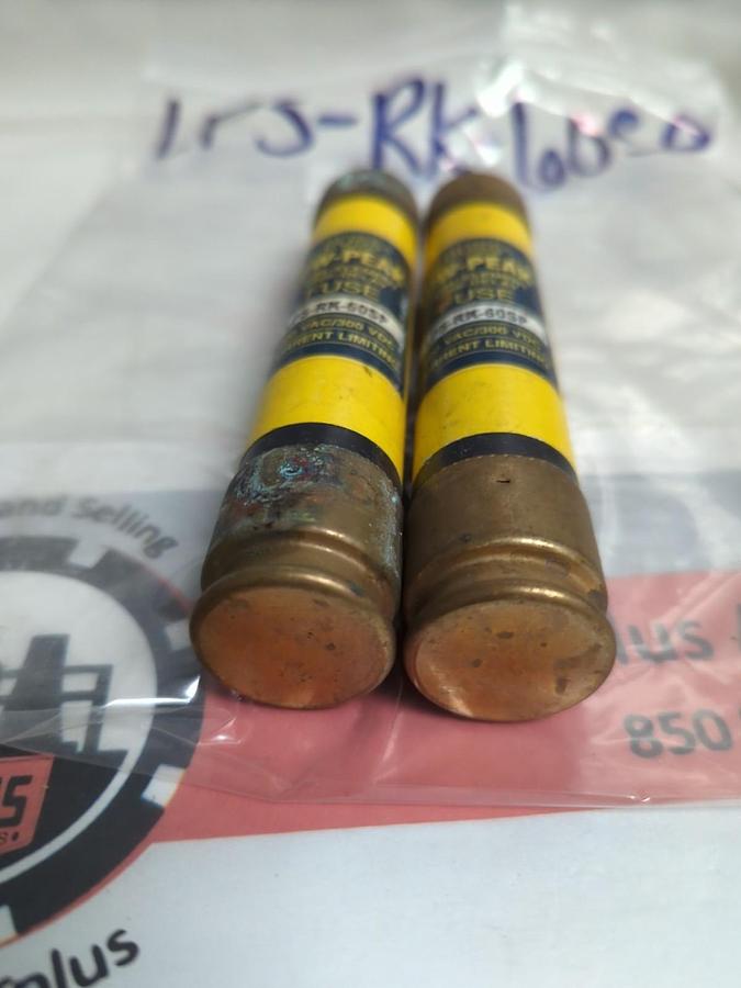 Used COOPER BUSSMANN,LPS-RK-60SP,LOW-PEAK FUSE 60 AMP LOT OF 2 PRE-OWNED