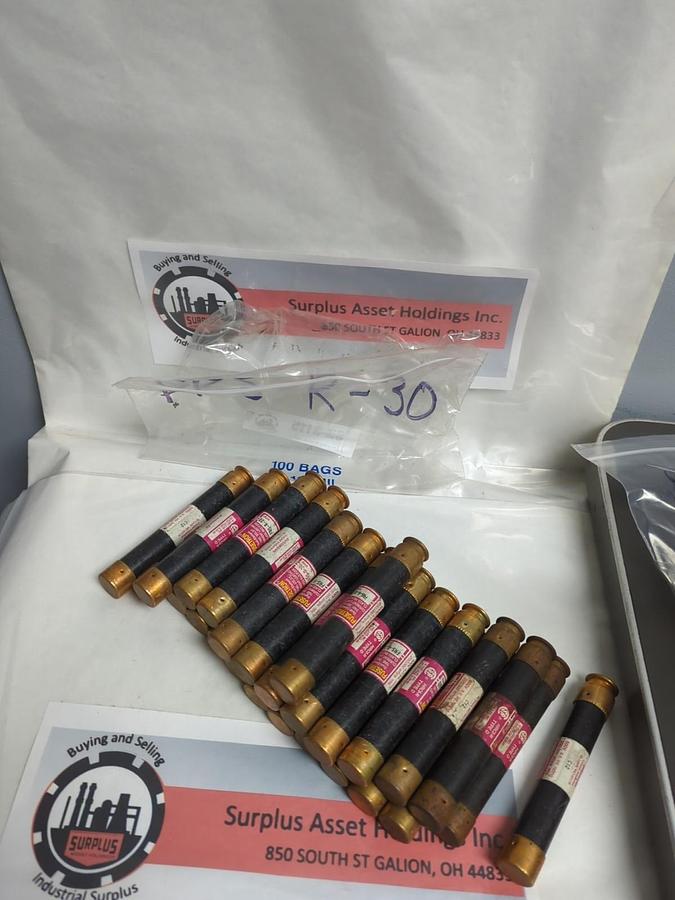 Used COOPER BUSSMANN,FRS-R-30,FUSETRON 30 AMP FUSE LOT OF 26 PRE-OWNED