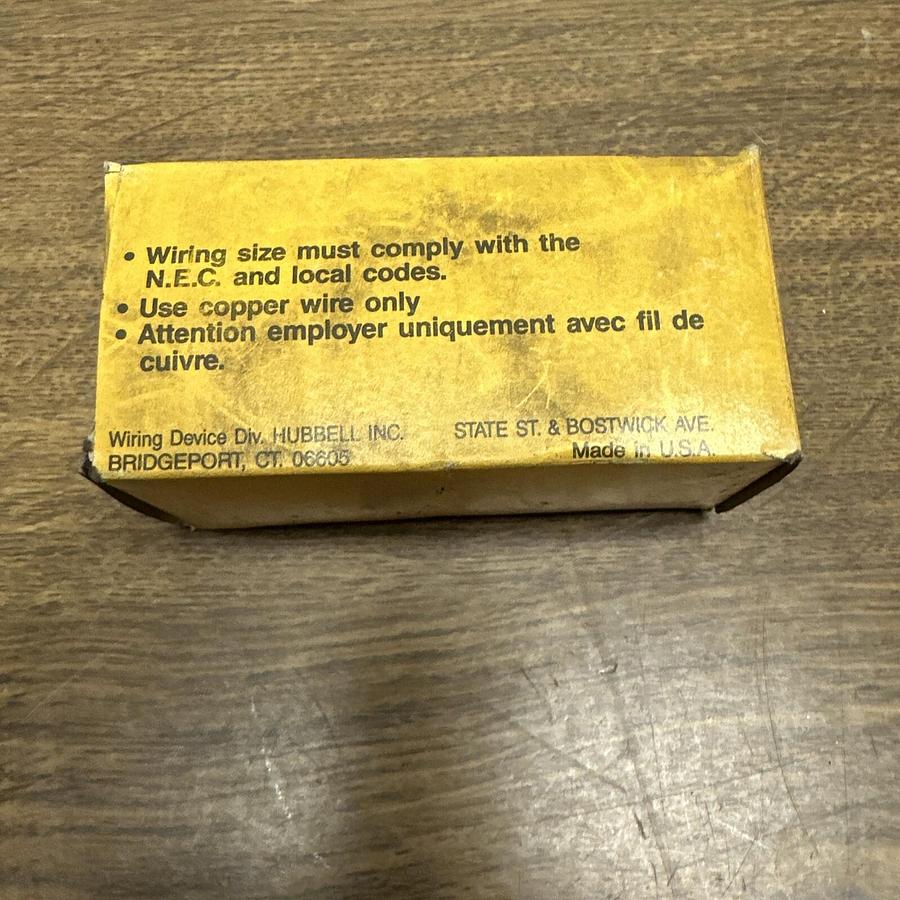 Hubbell,HBL23002GB,20A 125V Hubbellock Connector