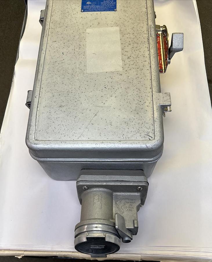 Used CROUSE-HINDS,WSR103542,INTERLOCK RECEPTACLE ENCLOSED DISCONNECT SWITCH 100A 600V