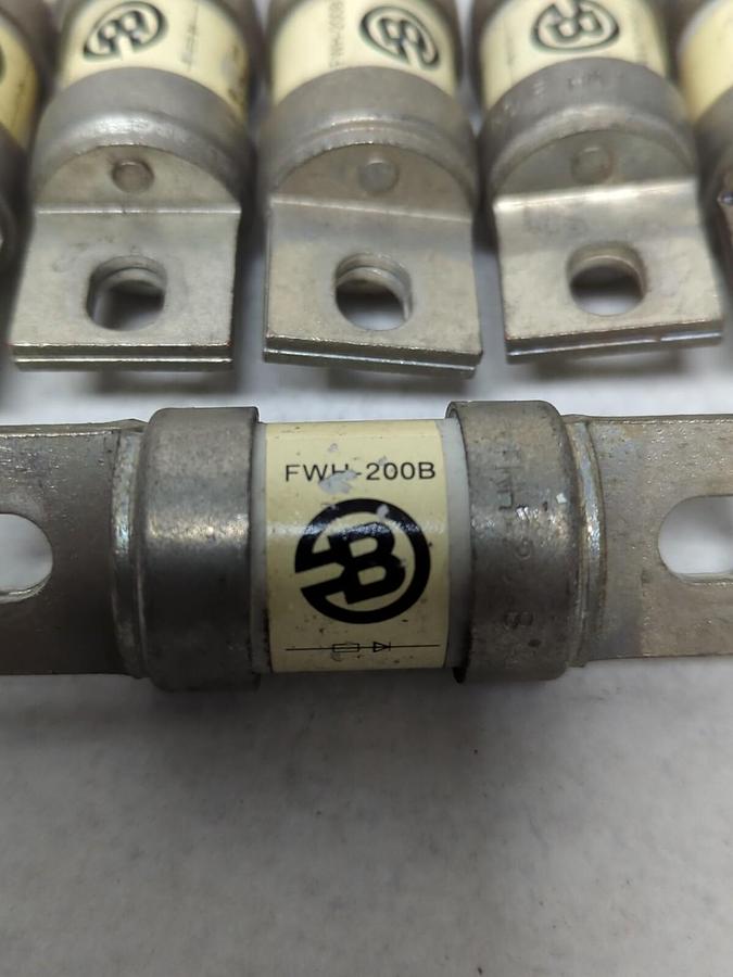 Used COOPER BUSSMANN,FWH-200B,SEMI-CONDUCTOR 200 AMP FUSE LOT OF 6 PRE-OWNED