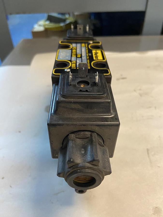 Used Parker,FMDD2SN-5/5,with D1VW1CNYW-75 Directional Solenoid Control Valve