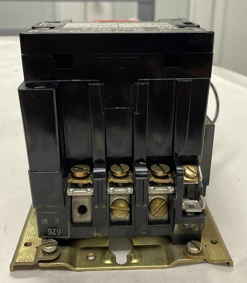 Used Square D,8536SB02,Motor Starter 3-Pole 120V Coil 5Hp Size 0 Ser A