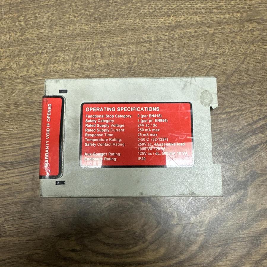 Used Banner,ES-FL-2A,Machine Safety Relay