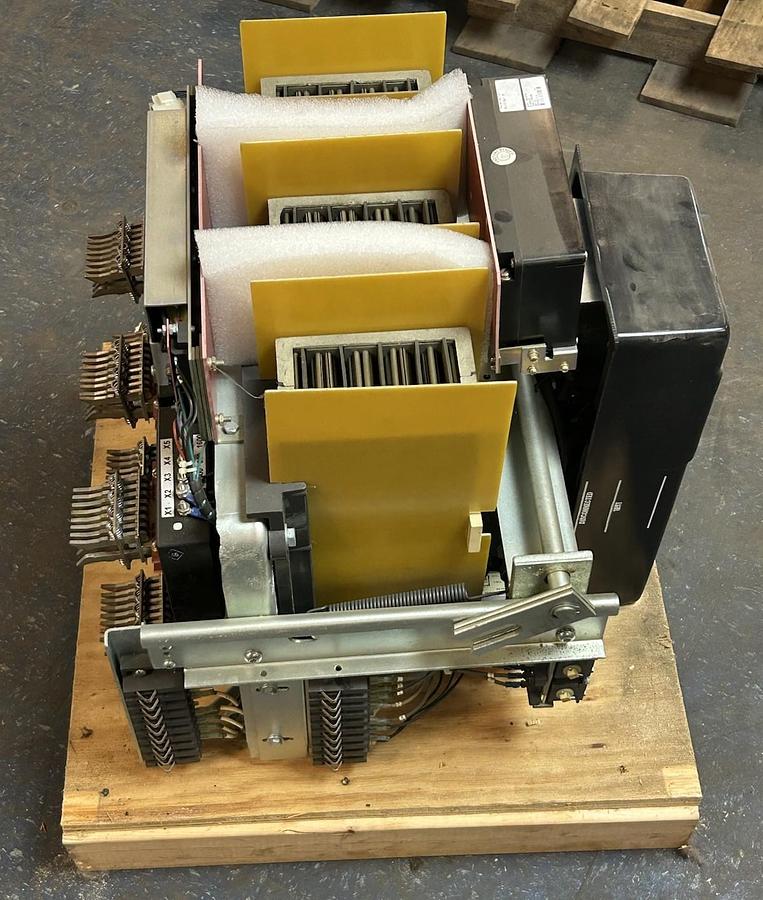 Used ALLIS-CHALMERS,LA-1600,AIR CIRCUIT BREAKER 1600A 600V EATON DIGITRIP TRIP UNIT