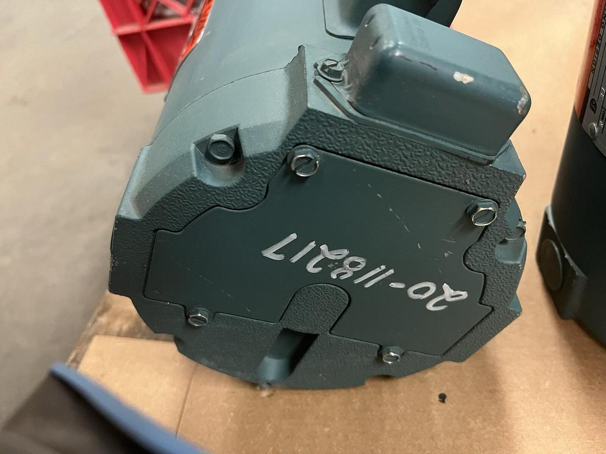 Used RELIANCE,E77X6857R,S2000 DUTY MASTER MOTOR 1/3HP 1140RPM 1PH FC56P