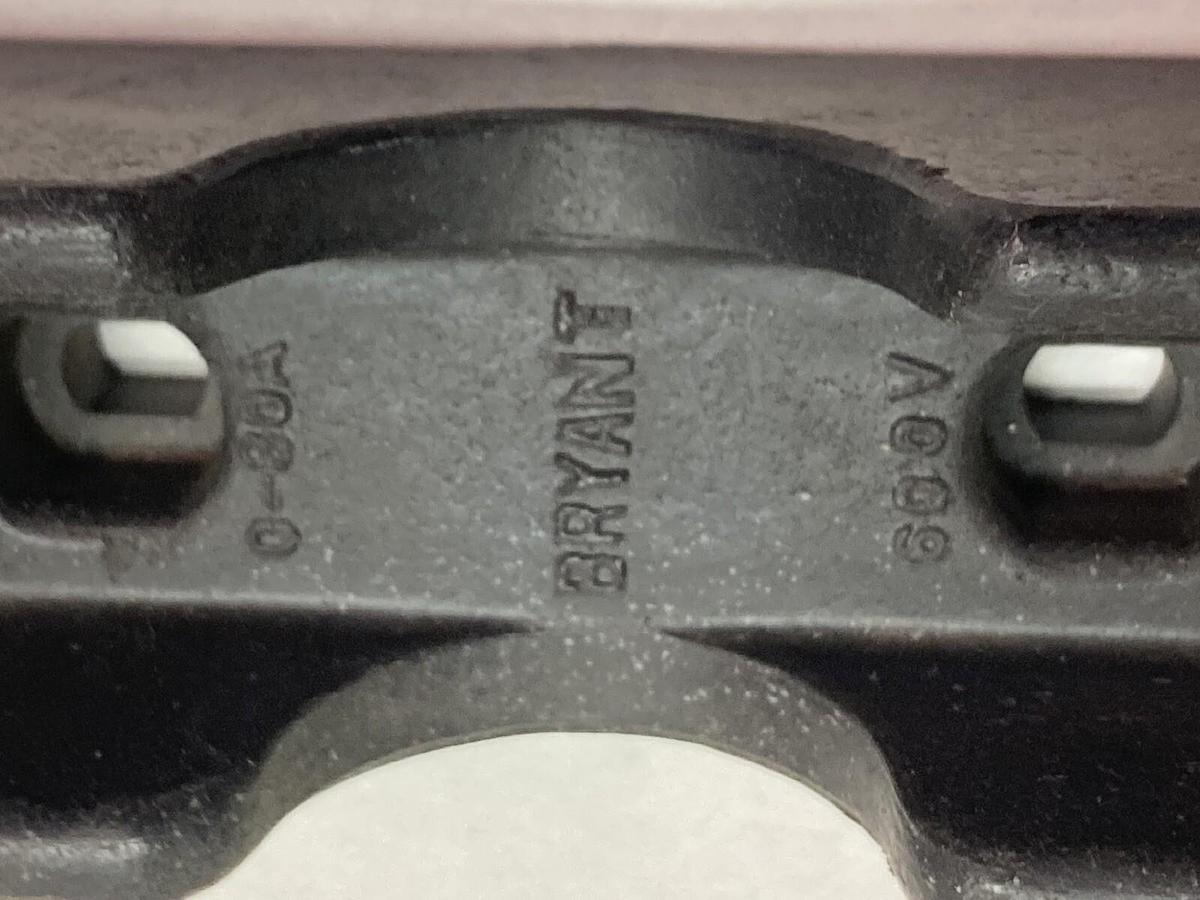 Used Bryant,3937,Ceramic Fuse Holder 30A 600V