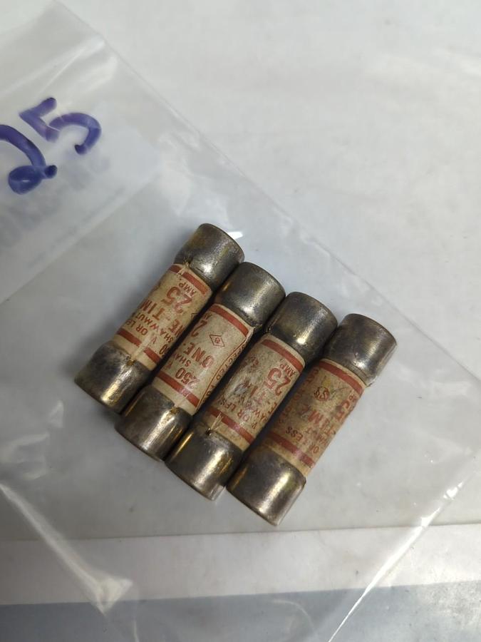 Used GOULD SHAWMUT,OT25,ONE TIME 25 AMP FUSE LOT OF 4 PRE-OWNED