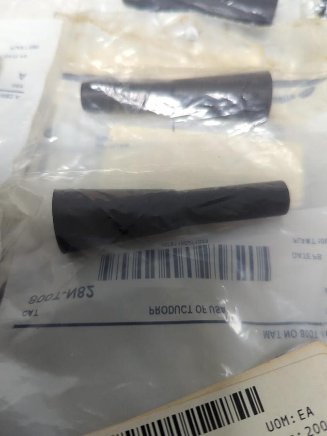 ALLEN BRADLEY,800T-N82,SERIES-A RUBBER LAMP INSTALLERS LOT OF 8 NEW