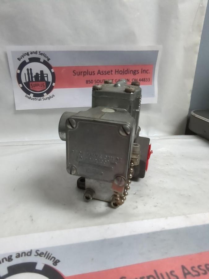 Used SCHRADER-BELLOWS,L48510253,SOLENOID VALVE 120V 60 110V 50 PRE-OWNED