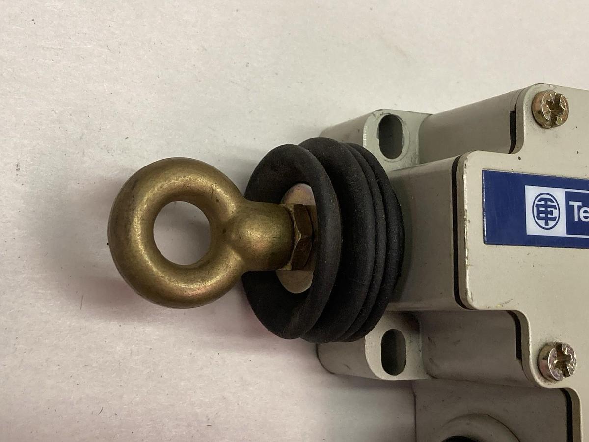 Used Telemecanique,XY2CE2A150,Cable Pull Switch 120V 2.6W