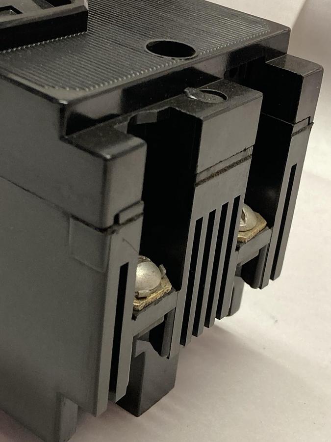 ITE,EF2-B015,2-Pole Unit Circuit Breaker 250VDC 15A