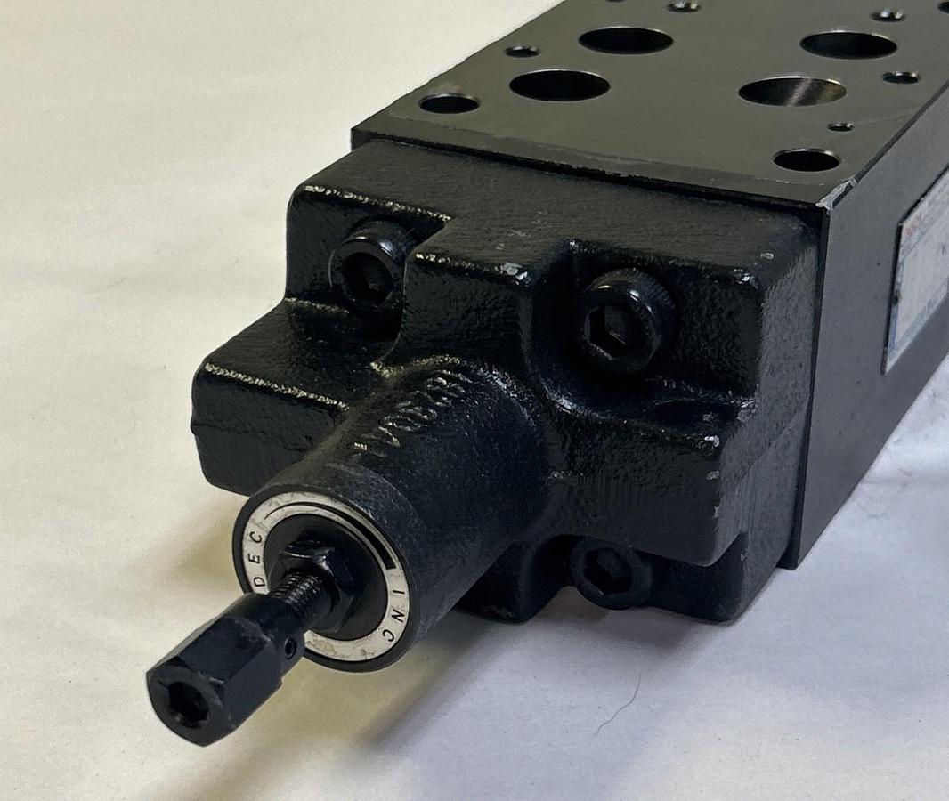 Used NACHI HYDRAULICS,0QH-G04-A1C-10,PILOT OPERATED CHECK MODULAR VALVE