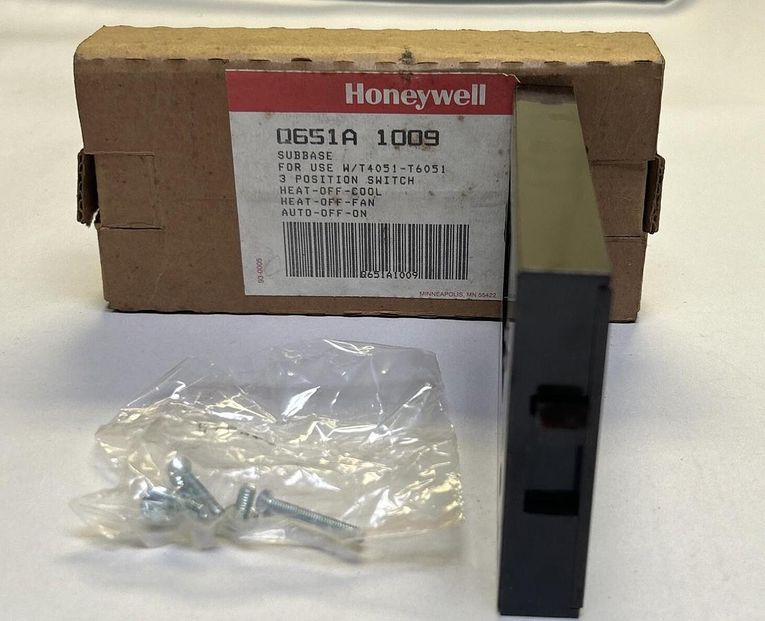 Used HONEYWELL,Q651A-1009,THREE POSITION SWITCH NEW
