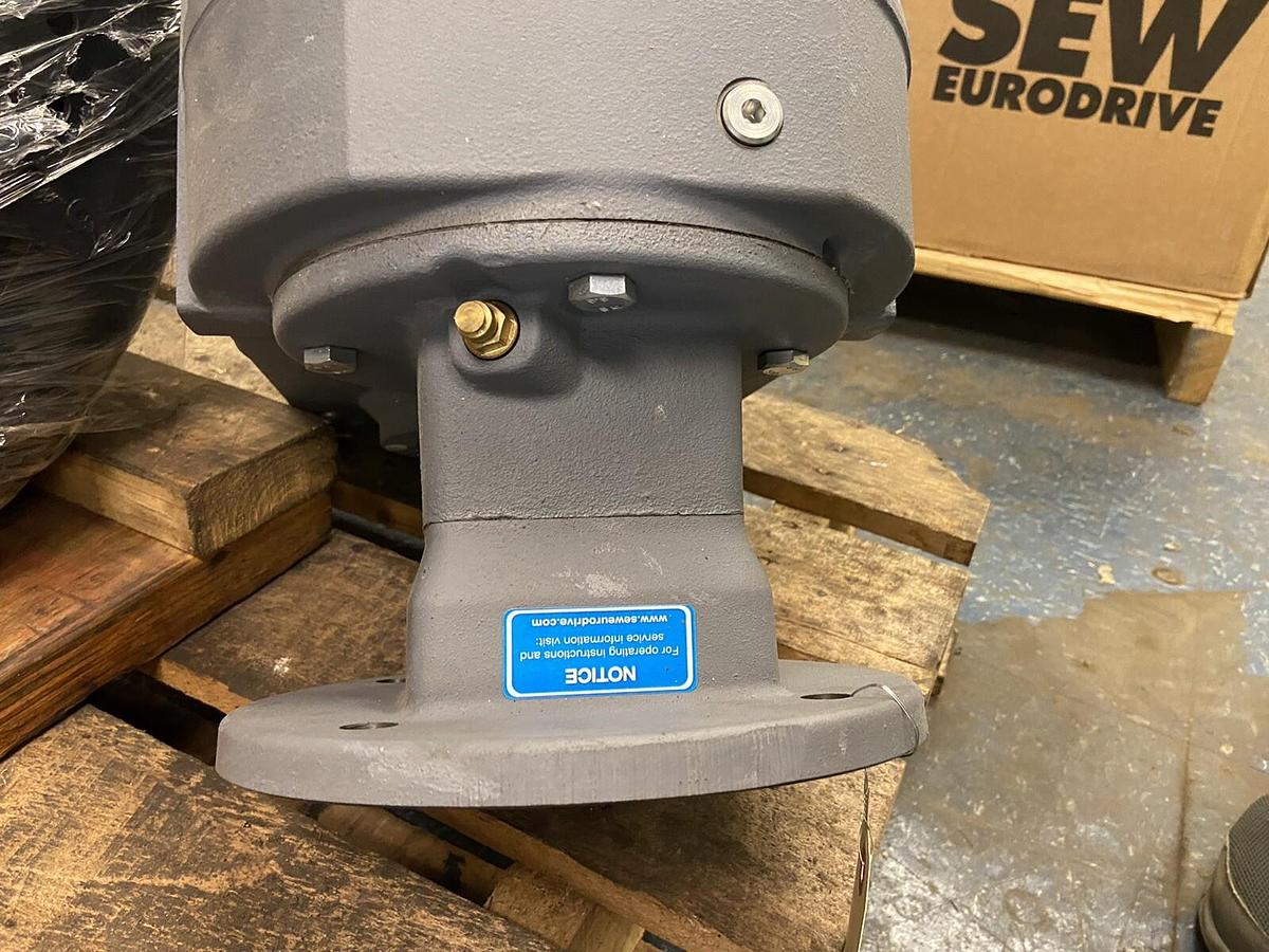 Sew-Eurodrive,FAZ77AM182,Gear Reducer Ratio 75.02 In 1750RPM Out 23RPM