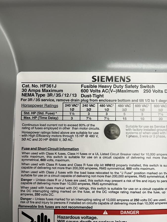 SIEMENS,HF361J,HD DUST TITE FUSED SAFETY SWITCH DISCONNECT 30A 600Vac 250Vdc