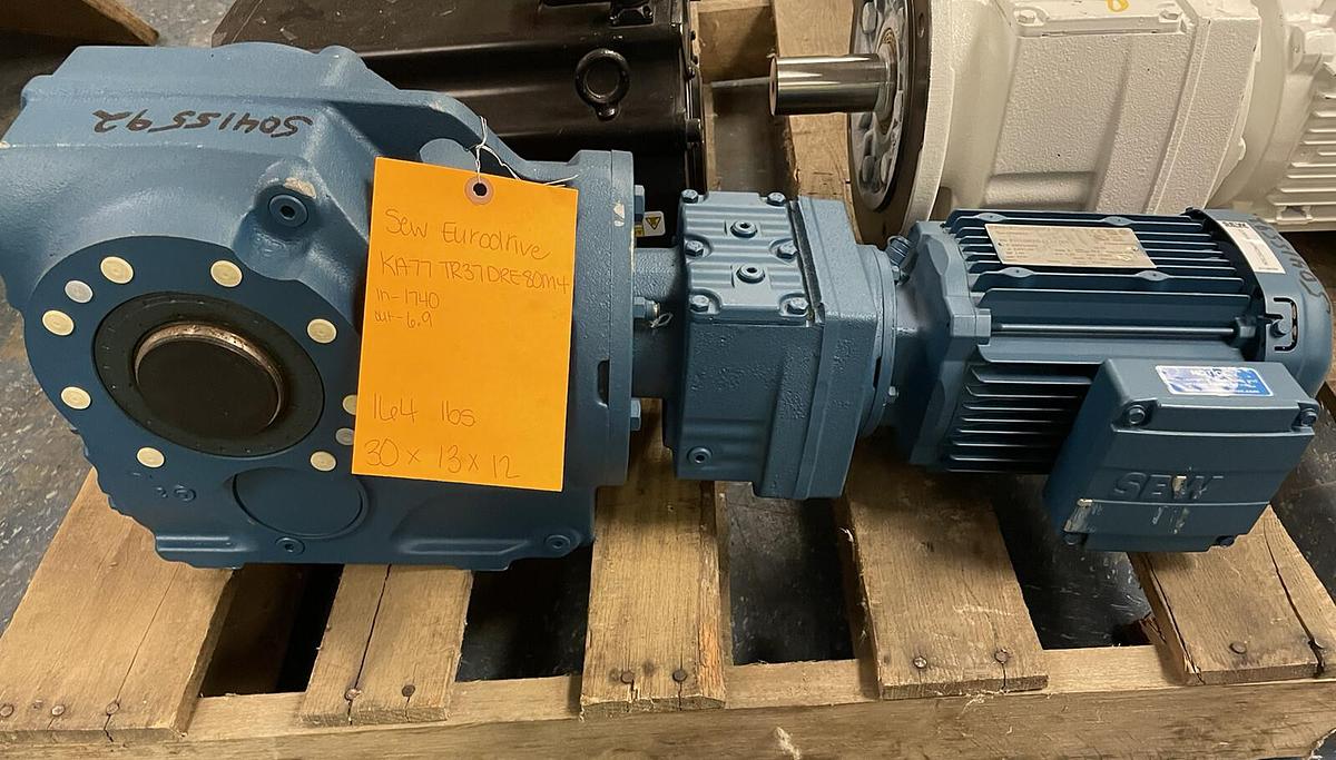 SEW EURODRIVE,KA77/TR37DRE80M4, GEARMOTOR RATIO 252 1HP 6.9/1740 RPM