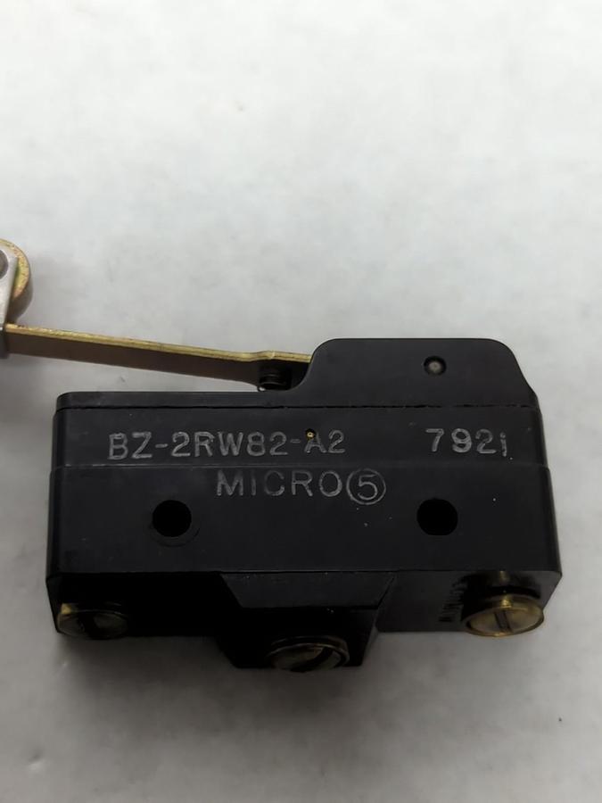 Used HONEYWELL,BZ-2RW82-A2,ROLLER LEVER MICRO SWITCH PRE-OWNED