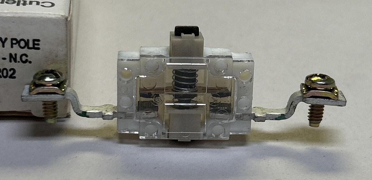 Used CUTLER HAMMER,D26MPR02,RELAY CONTACT NEW