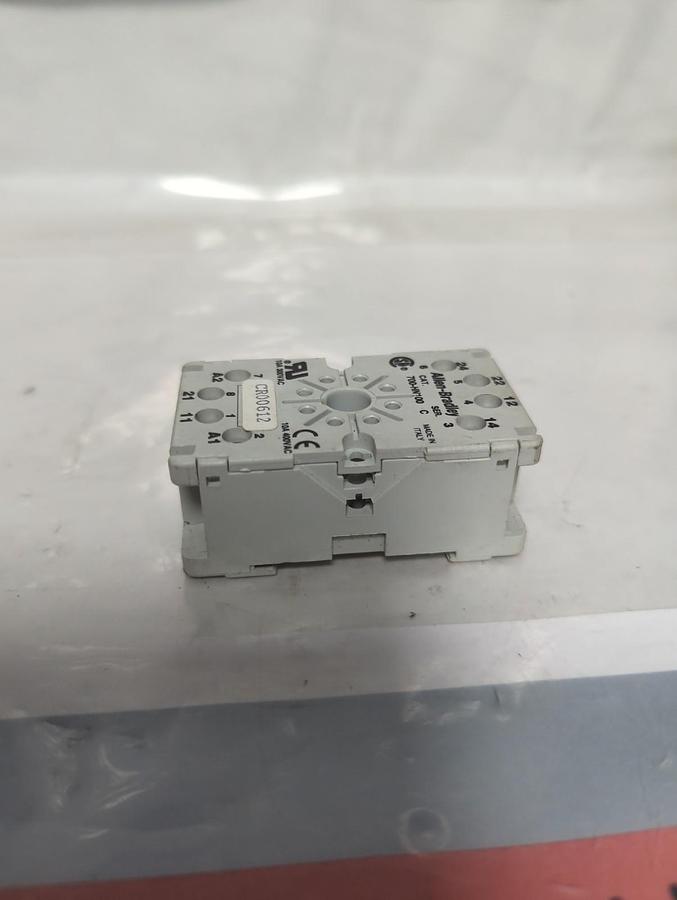 Used ALLEN BRADLEY,700-HN100,SERIES C RELAY BASE SOCKET 8-PIN PRE-OWNED