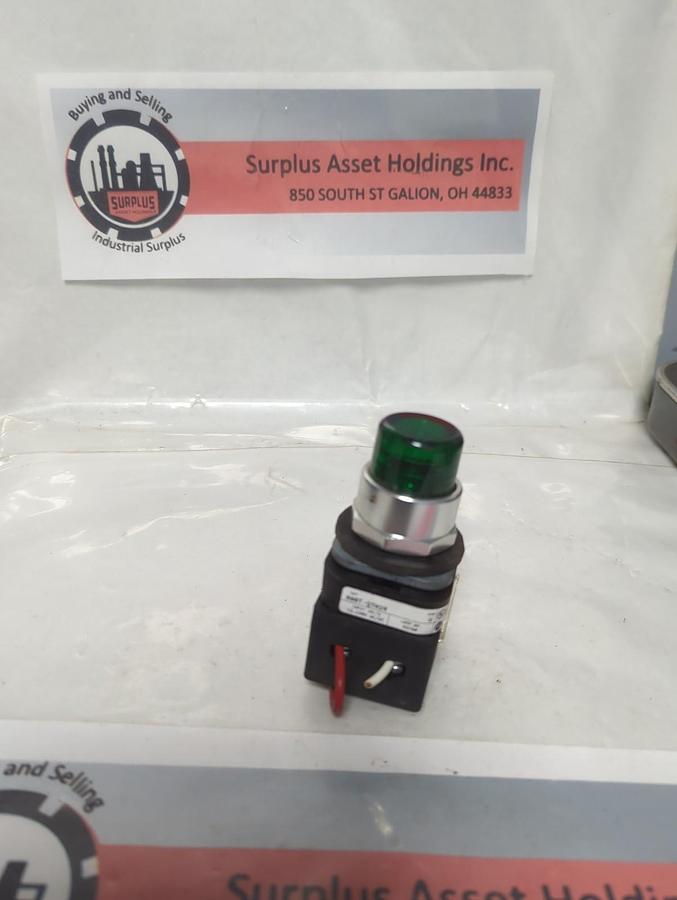 Used ALLEN BRADLEY,800T-QTH2R,SER U GREEN ILLUMINATED PUSH BUTTON PRE-OWNED