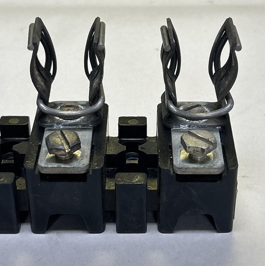 Used ALLEN BRADLEY,40023-440-08,DISCONNECT FUSE BLOCK 60A 600V