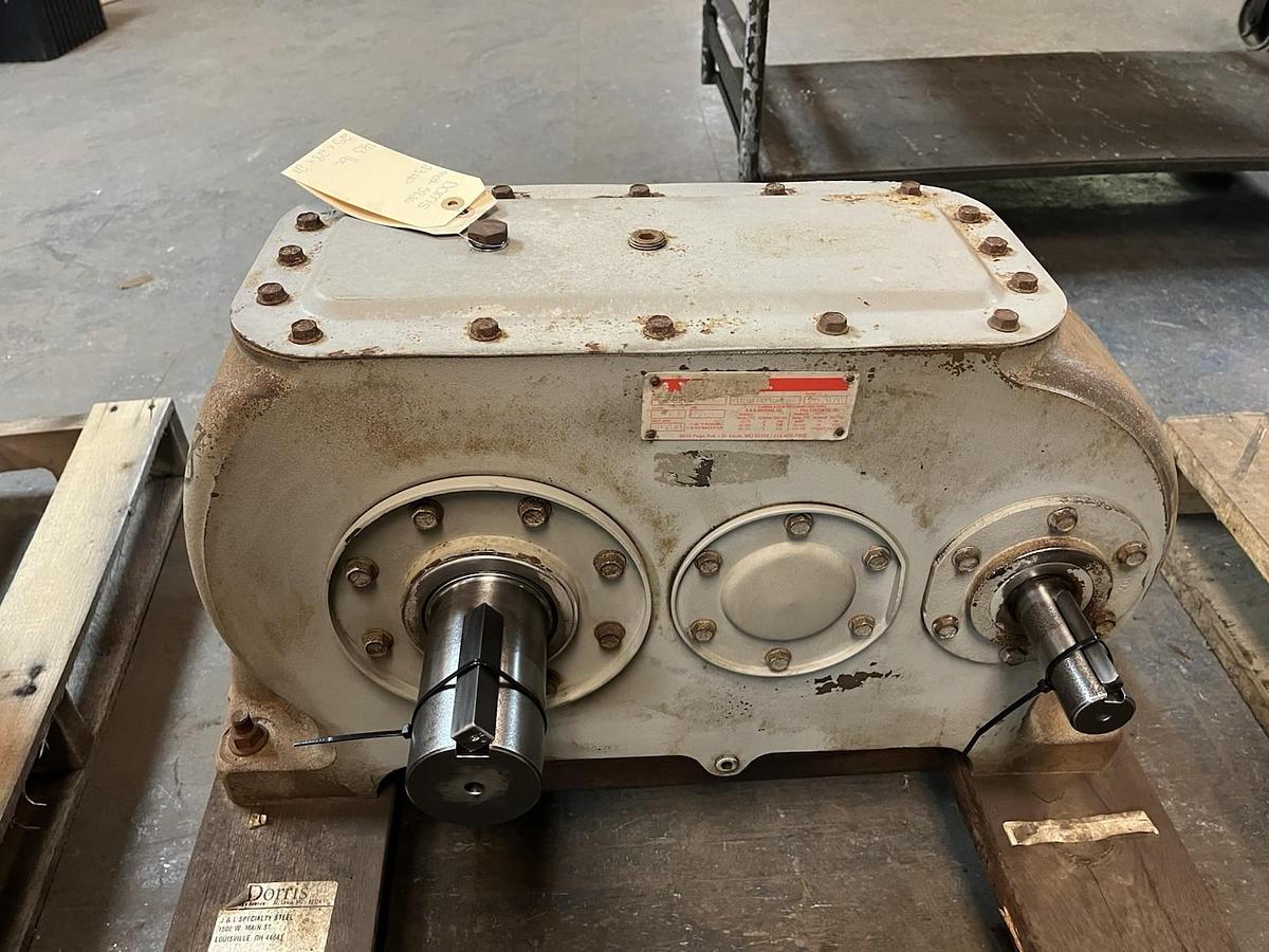 Used DORRIS,5826,GEAR REDUCER 23HP 1750RPM RATIO 25.976 SHAFTS 2-3/4 & 1-3/8"