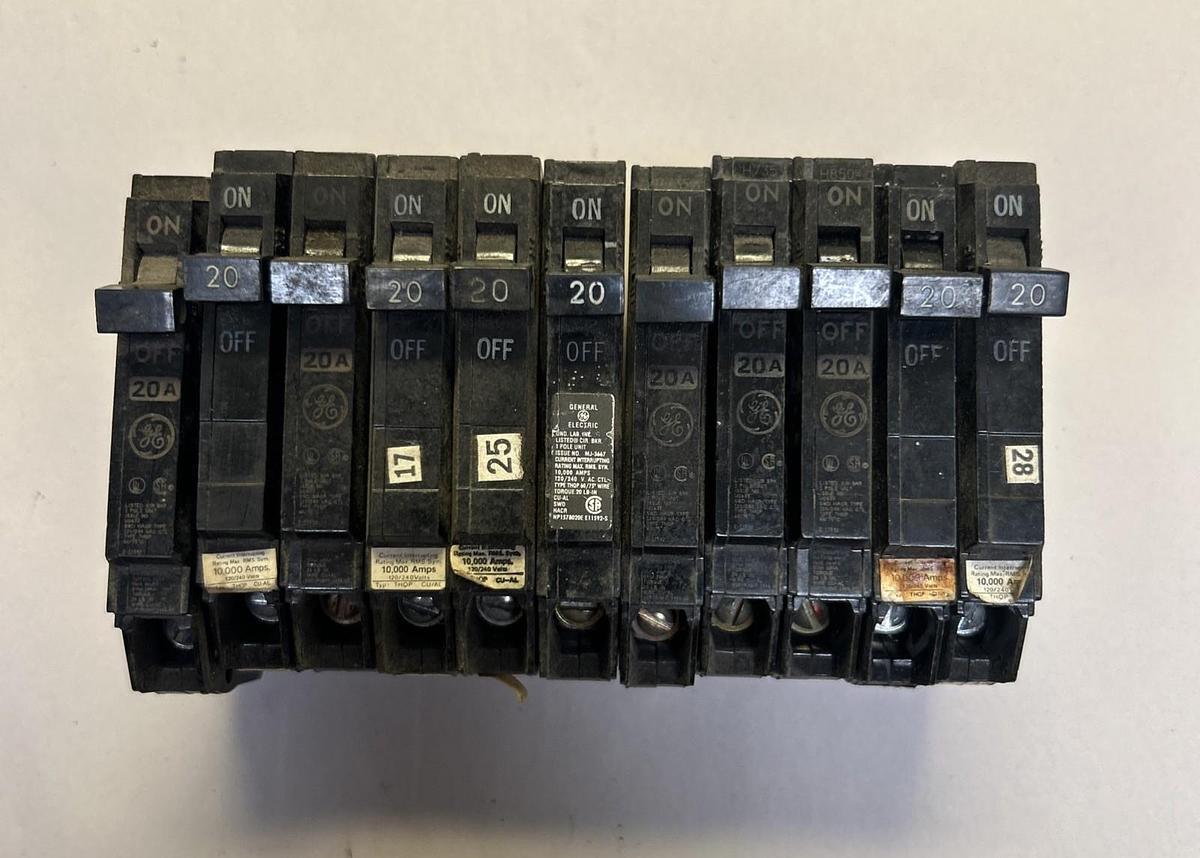 Used GENERAL ELECTRIC,THQP120,CIRCUIT BREAKER 20A 120./240V 1P LOT OF 11