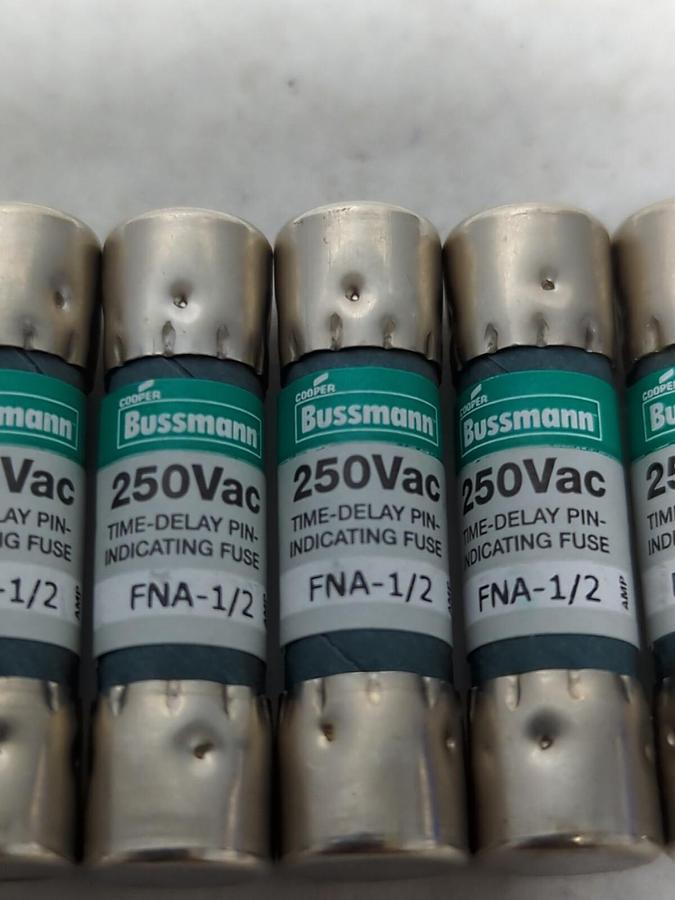 COOPER BUSSMANN,FNA 1/2,PIN-INDICATING 1/2 AMP FUSE LOT OF 6 NOS