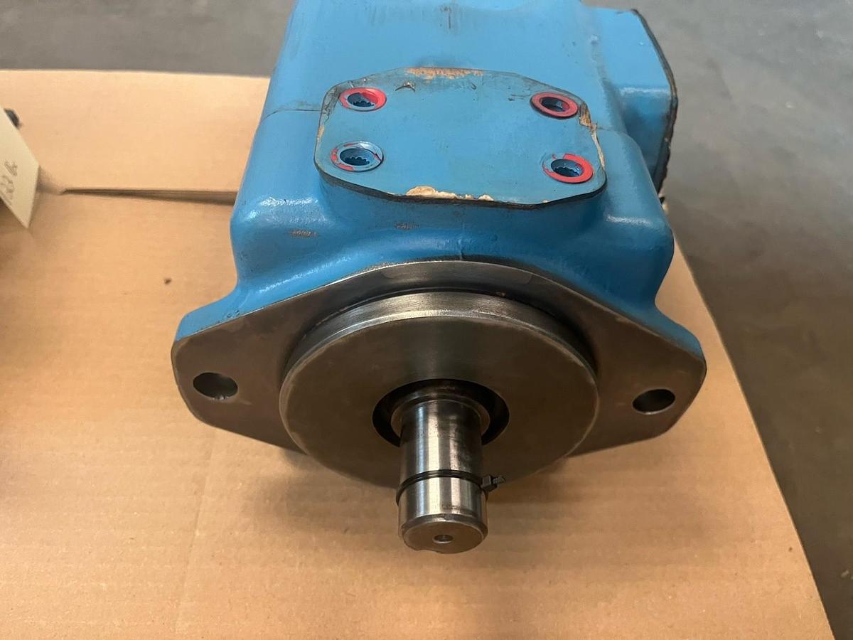 Used VICKERS,4520V-60A14-1DD20-282,HYDRAULIC VANE PUMP