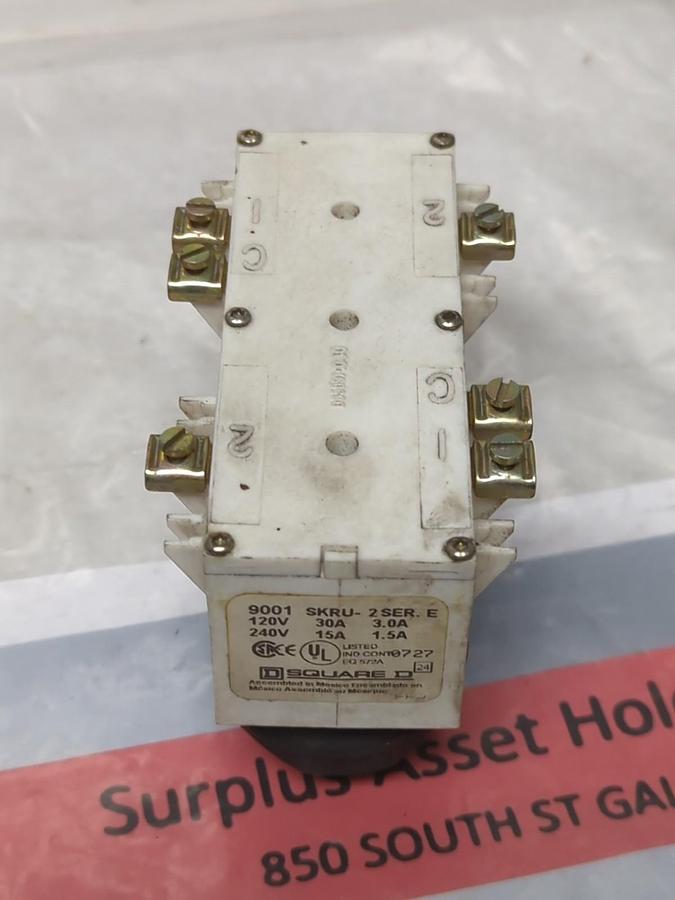 Used SQUARE D,9001-SKRU-2,TWO SPEED MOMENTARY SWITCH INTERLOCK PUSH BUTTON 120/240V