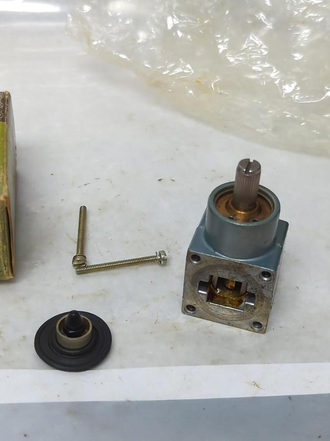 ALLEN-BRADLEY,Z-26283,OILTIGHT LIMIT SWITCH LEVER TYPE HEAD NOS