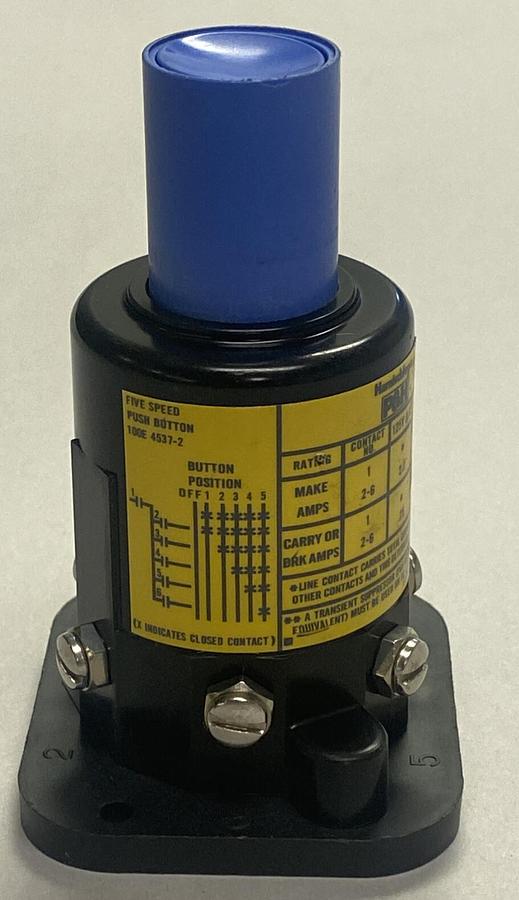 P&H,100E4537-2 5,SPEED EXTENDED HEAD PUSHBUTTON 125VAC-250VDC NEW NO BOX