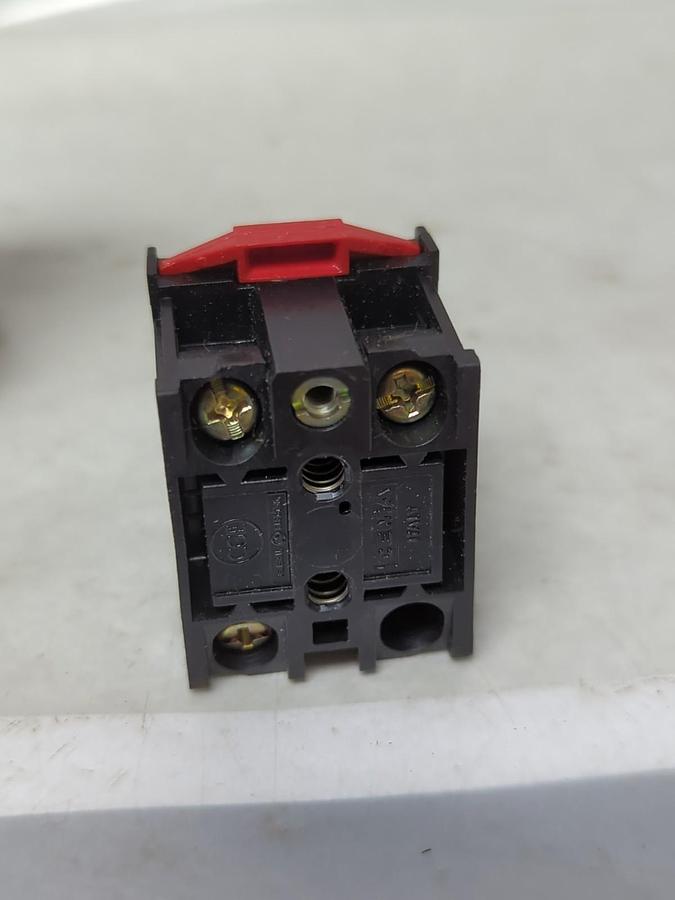 JOSLYN CLARK,080,CONTACT BLOCK 600V AC 300V DC NOS
