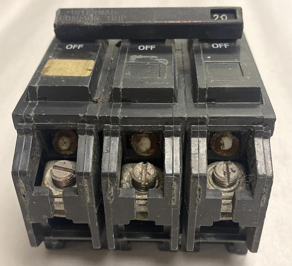 Used GE,THQL32020,Plug-in Circuit Breaker 20-Amp 3-Pole 240V