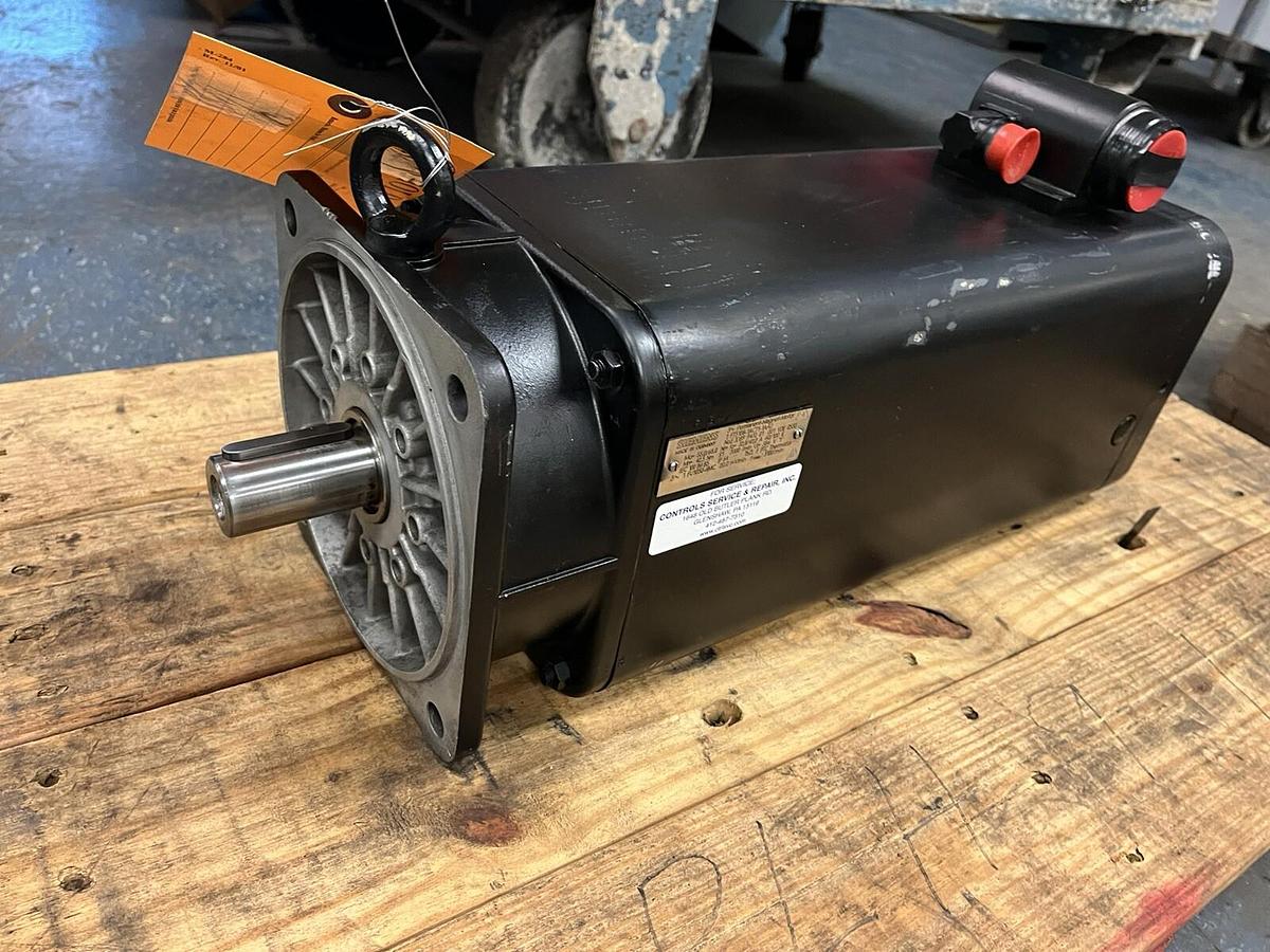 Used SIEMENS,1FT5104-1AC71-1AAO,PERMANENT MAGNET SERVO MOTOR 9.8HP 2000RPM