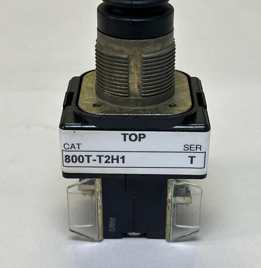 Used ALLEN BRADLEY,800T-T2H1,TOGGLE SWITCH