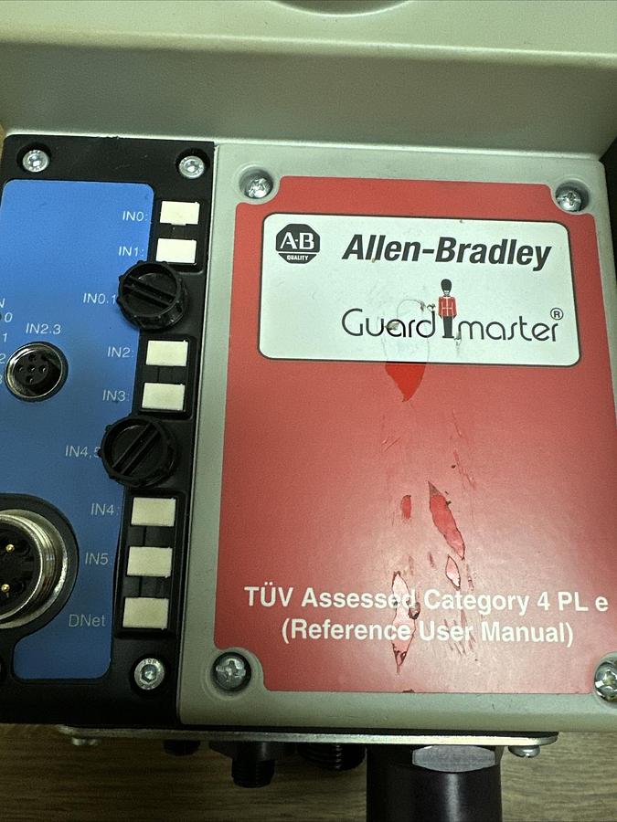 Used Allen Bradley,284G-FVD6POS-25-RRG-CBG-DB1-EMI,ArmorStart Safety Control Module