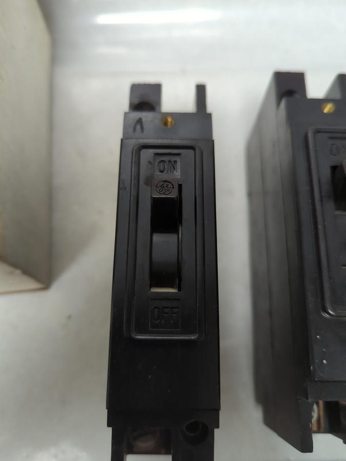 Used GENERAL ELECTRIC,TE11020,CIRCUIT BREAKER 20 AMP 1-POLE LOT OF 3 PRE-OWNED