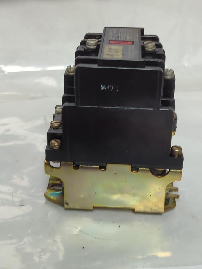 Used ALLEN BRADLEY,700-N400A1,SERIES C AC RELAY TYPE N NEMA A300 PRE-OWNED