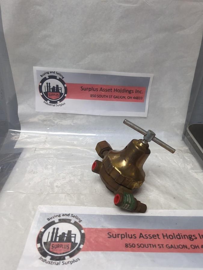 Used AIRCO,806 9106,OXYGEN REGULATOR 540 PRE-OWNED