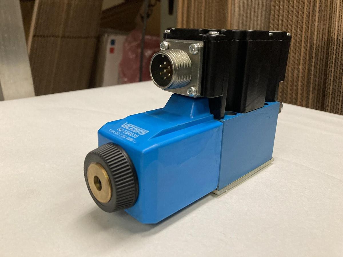 Used Eaton Vickers,KBCG-3-L250D-Z-M1-3-A-PE7-H1-10-P15-T10,Proportional Valve