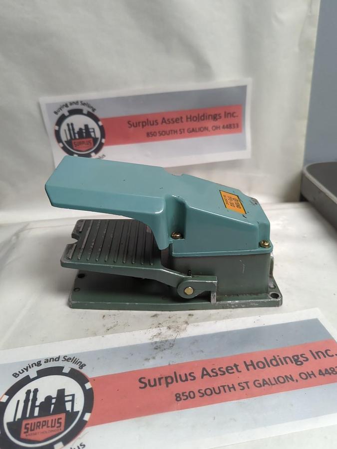 Used TEND,TFS-302,FOOT PEDAL SWITCH 15A 250VAC PRE-OWNED