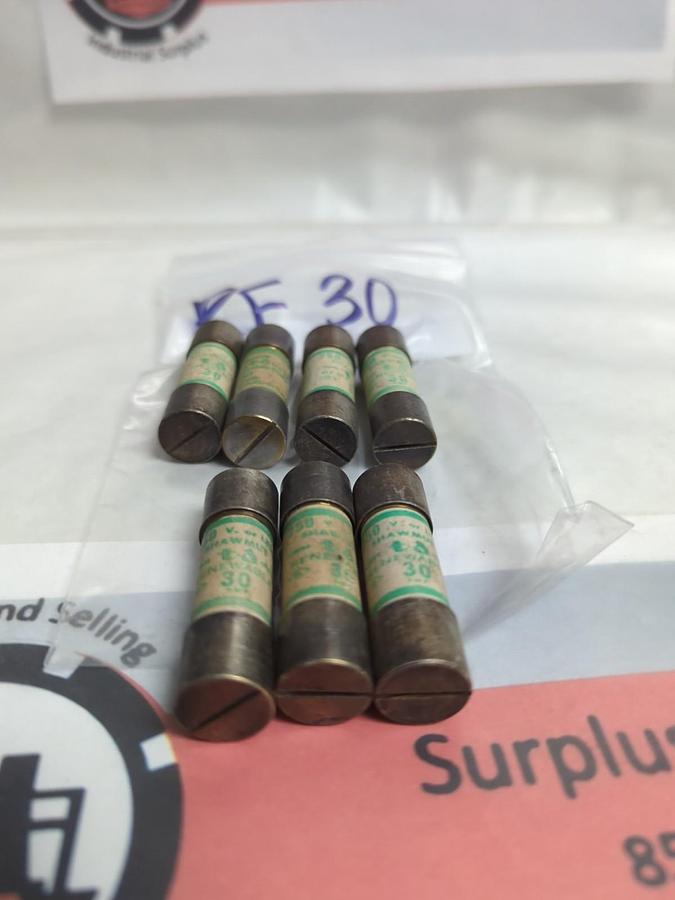 GOULD SHAWMUT,RF-30,RENEWABLE 30 AMP FUSE LOT OF 7 PRE-OWNED