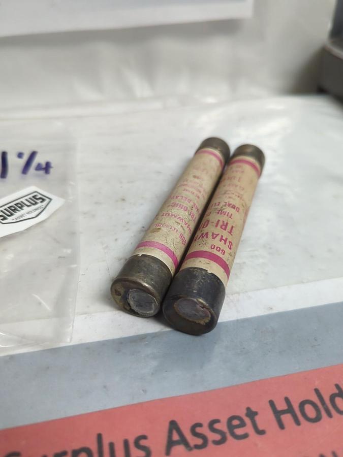 Used GOULD SHAWMUT,TRS1-1/4,TRI-ONIC 1-1/4AMP FUSE LOT OF 2 PRE-OWNED