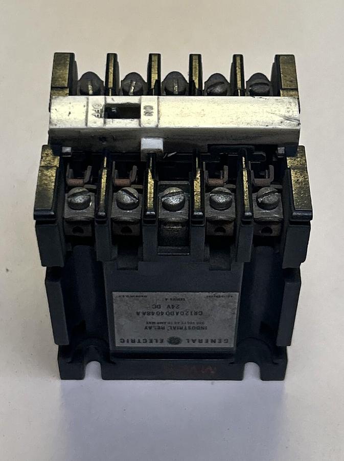 Used GENERAL ELECTRIC,CR120AD04048AA,RELAY 24VDC