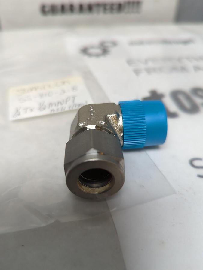 SWAGELOK,SS-810-2-8,MALE ELBOW 1/2TX1/2MNPT NOS